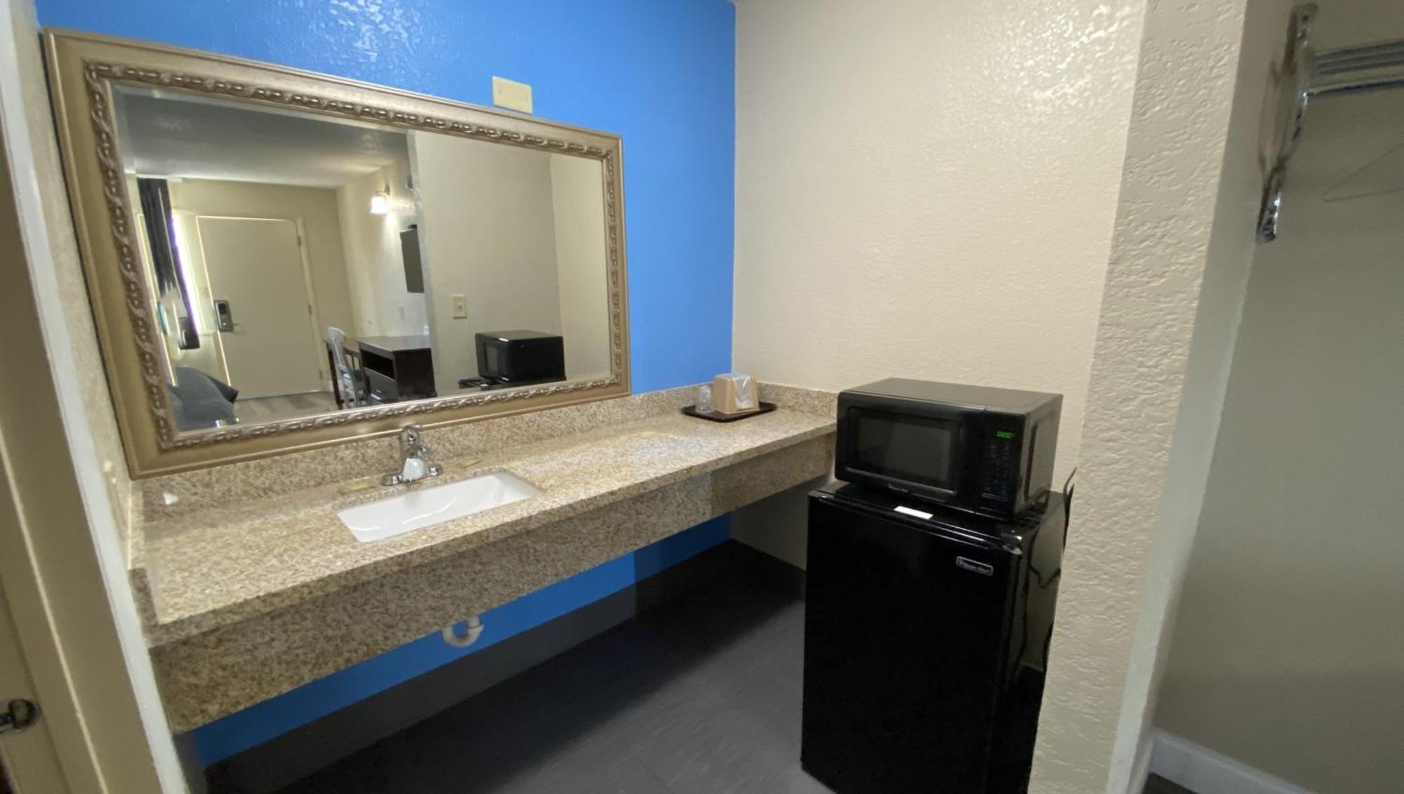 Express Inn Newport News Exterior photo